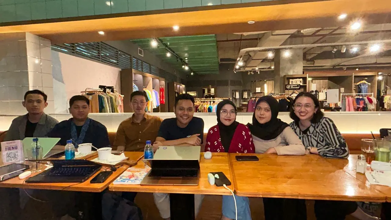 Pijar Foundation team working together