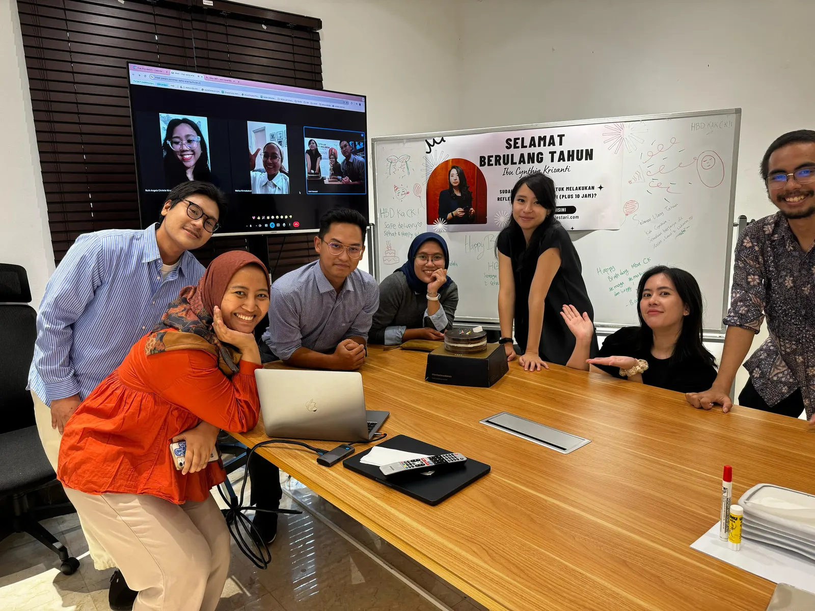Pijar Foundation team working together